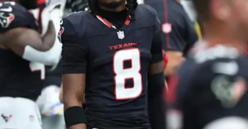 The Patriots and Texans are negotiating a blockbuster WR trade that’s shaking up the NFL!