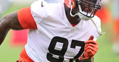Cowboys shock fans by signing UFL star and cutting beloved DT amid roster shakeup!