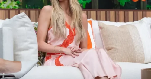 La podcaster de 'Call Her Daddy', Alex Cooper, afirma que su campaña Unwell tiene 
