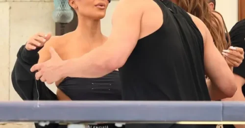 El recién soltero Orlando Bloom saluda cálidamente a Kim Kardashian en Venecia después de verla en una foto viral.