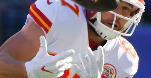Chiefs fans stunned as former RT unexpectedly trashes Travis Kelce in a way no one saw coming!