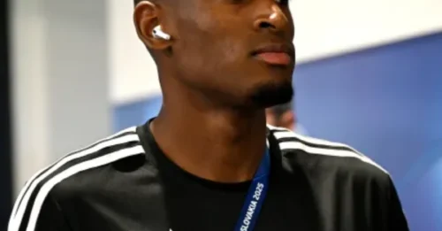 Arsenal faces shock: Mosquera ready to reject move to stay at Valencia – Unexpected 'huge' condition revealed!