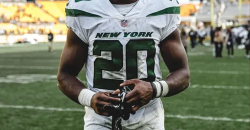 The Kansas City Chiefs ruthlessly cut their desperate wide receiver to acquire the Jets' Breece Hall, instantly transforming their lineup into a destructive powerhouse!