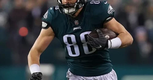 TE Dallas Goedert stuns with a 45-word message about his decision to stay with the #Eagles - and here's why fans are both thrilled and shocked!