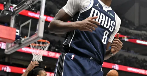 Bulls quietly capitalize on Mavericks' mistake, snagging a 6'8
