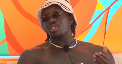 The entire studio was left stunned when Dejon shouted a biting insult in Billykiss's face and stormed off in a dramatic outburst!