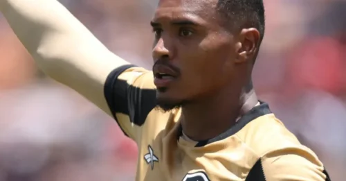 MAN UTD TRANSFER BOMBSHELL: Red Devils Launch Shock Bid for Botafogo GK - But Release Clause Chaos Threatens Deal!