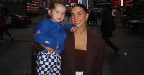 JENNA JOHNSON ESTALLA: Le responde al troll que criticó a su hijo Rome de 2 años por usar biberón — 