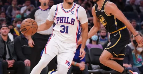 For just $3 million, the Warriors 'stole' a former 76ers star, forming an 'unbeatable' duo with Stephen Curry that’s shaking up the NBA!