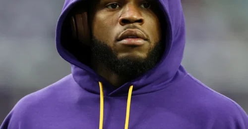 BRIAN FLORES DROPS SHOCKING REVELATION: Vikings' Delay on His Favorite Chess Piece Could Change Everything!
