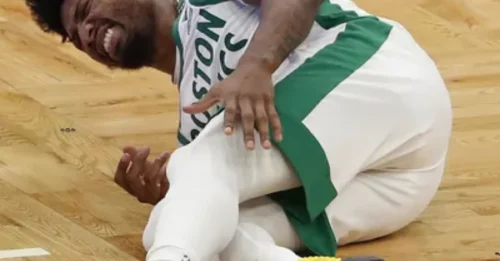 The Lakers just signed a CONTROVERSIAL contract – a Big Bet on a Former DPOTY, a Star Prone to Injuries. This risky deal has fans both thrilled and fearful!