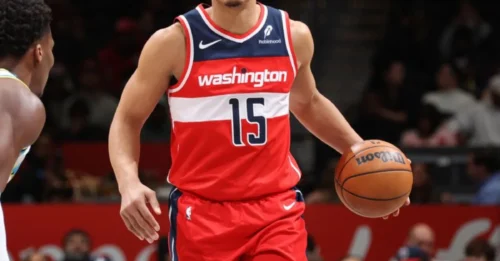 The Warriors acquire a former ROY, 6MOY guard standing at 1.94m, teaming up with Steph Curry to form an unstoppable, fearsome duo that terrifies opponents.