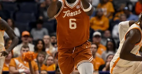 BREAKING:The Lakers just signed a 6'8