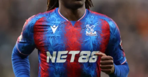 BREAKING: Arsenal leap ahead of Man Utd in transfer race, securing £30m deal that changes everything!