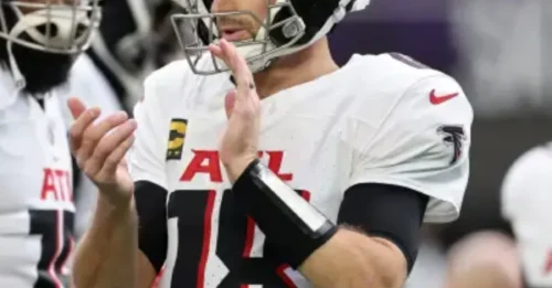 Vikings Shock NFL – Ready to Sign $28 Million Pro Bowl QB Immediately!