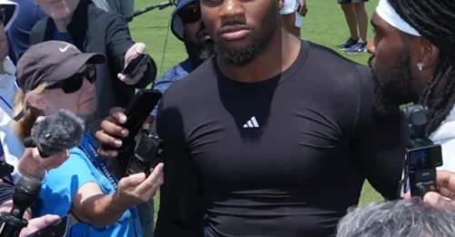 Cowboys Coach Drops Bombshell Praise: Micah Parsons Leading Despite Contract Chaos