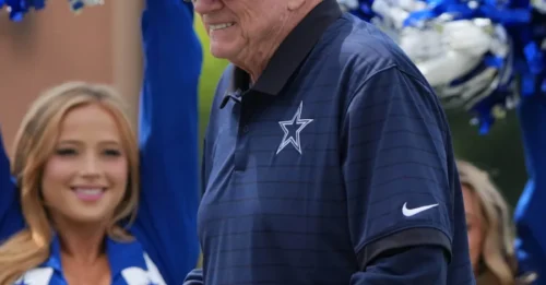 Cowboys’ Shocking Move: Jerry Jones Deliberately Stirs Drama with Micah Parsons – No Denials!