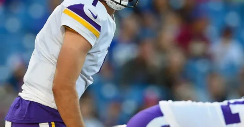From $700K to a Career in Ruins: Ex-QB Accuses Vikings of ‘Shoving Him Aside’ to Protect Their $84M Star!
