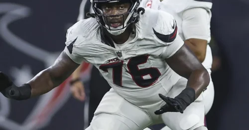 Eagles in Panic: Kenyon Green Rushed Off Field in Emergency Situation!