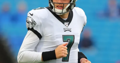 NFL World Stunned: 49ers Shock League, Sign Star QB Following Devastating RB Injury