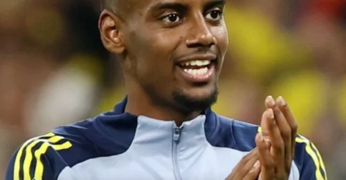 Transfer Shockwave Incoming: Alexander Isak Steps to the Mic as Liverpool's Agonizing Pursuit Reals Critical Point.