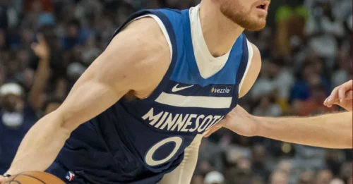 NBA World Stunned: Chicago Bulls Land Donte DiVincenzo in Shocking Swap for Ayo Dosunmu.