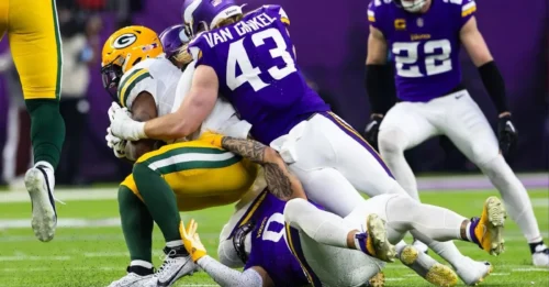 Viking Bombshell: Team Doctors Deliver Jaw-Dropping Update on Harrison Smith and Andrew Van Ginkel's Status.