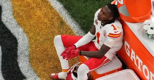 A Nightmare Start: Chiefs' Xavier Worthy Ruled Out with Serious Shoulder Injury, Casting Dark Cloud Over Season Opener.
