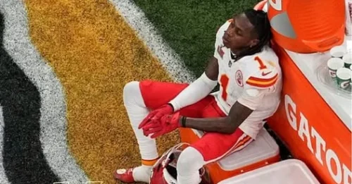 A Nightmare Start: Kansas City Chiefs' Xavier Worthy Ruled Out with Serious Shoulder Injury, Casting Dark Cloud Over Season Opener.