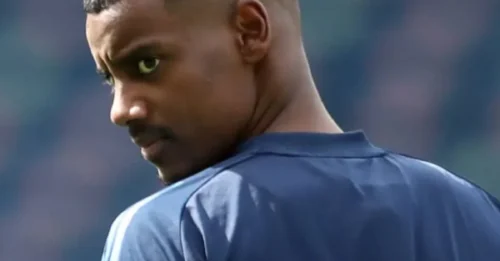 Stormy Decision: Sweden Coach’s Explanation for Alexander Isak’s Absence Sparks Fan Outrage.