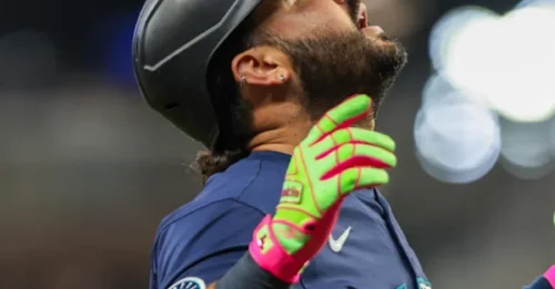 Experts Urge Red Sox to 