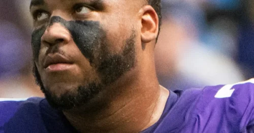 DARrisaw's MYSTERY: Vikings Star Drops Bombshell Clue About Team's Future – And The NFL Is Scratching Its Head.