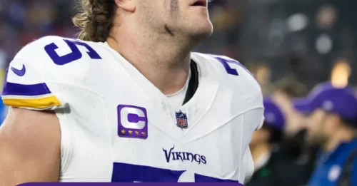 BREAKING: O'Neill Down. Vikings Hold Their Breath After Star's Questionable Return vs. Steelers