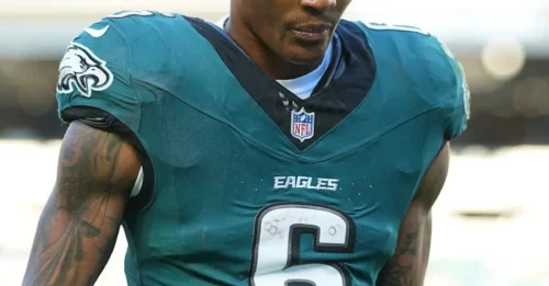 Eagles Disaster Isn’t Over: DeVonta Smith Pours Gasoline on Jalen Hurts’ Struggles With Shocking Locker Room Remark