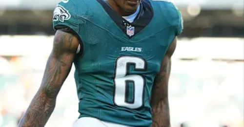 Philadepphia Eagles Disaster Isn’t Over: DeVonta Smith Pours Gasoline on Jalen Hurts’ Struggles With Shocking Locker Room Remark