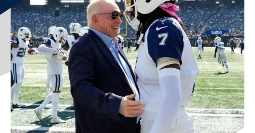 HEATED! Owner Jerry Jones Caught on Camera Flipping Off a Jets Fan During Cowboys' Nail-Biting Week 5 Win
