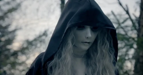 MID-SEASON BOMBSHELL: A New Star Is About To Infiltrate 'The Traitors' — And Claudia Just Dropped The Deadly Clue!