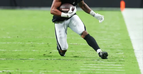 HEIST IN THE MAKING: With a Chip on His Shoulder and 1,000 Yards on His Résumé, This Raiders Castoff Has Steelers, 49ers Ready to Deal