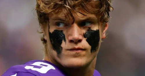 Unbelievable Twist: Vikings in Talks for MEGA-DEAL, Eyeing 10x Pro Bowler as McCarthy’s Backup in Stunning Power Move