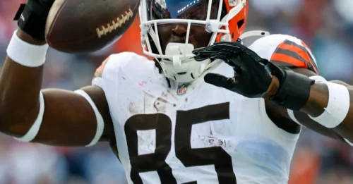 The SHOCKING Gambit the Packers Are Orchestrating to Replace Tucker Kraft - A Game-Changing Trade for David Njoku is Now ON THE TABLE.