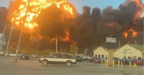 Un avión de UPS se estrelló y causó la muerte de 11 personas después de que su motor se desprendiera durante el despegue, según confirma la NTSB.