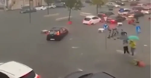 Un popular destino turístico, azotado por tormentas, sufre inundaciones: un dramático vídeo muestra cómo el diluvio convierte las calles en ríos y los coches quedan sumergidos.