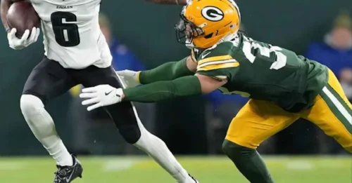GRIT OVER GLAMOUR: DeVonta Smith's Clutch TD Seals a Statement 10-7 Win for Eagles - Proving Championship Metal is Forged in Fire.