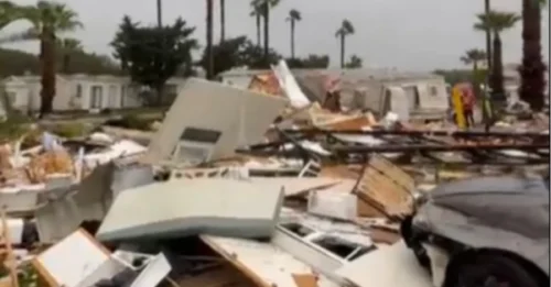 Una mujer británica de 85 años falleció cuando un tornado arrasó un parque de caravanas y un hotel en Albufeira, un popular destino turístico, dejando 28 heridos.