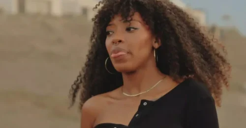 STUNNING TRANSFORMATION! MAFS UK’s Julia-Ruth CHOPPED OFF her signature curls for an unbelievably cool mullet! hm
