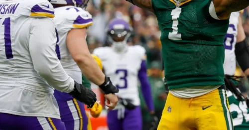 UNREAL SCENES! Packers DEFENSE MOCKS The SKOL Chant After Another McCarthy Pick — What Happened Next Sent Vikings Fans Into PANIC MODE!