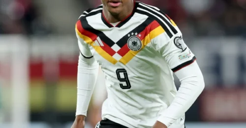 THE €100M BATTLE IGNITES! Arsenal & Liverpool in SHOCKING Showdown for Bundesliga's Hottest Star – The Premier League is About to ERUPT!