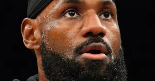 LEBRON'S CAREER CROSSROADS BOMBSHELL! Lakers Star Torn Between Two Franchise-Shaking Decisions That Could Reshape NBA