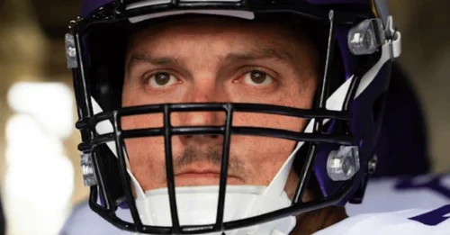 PANIC BUTTON PRESSED: Vikings Lose Linchpin to IR, Forced into Desperate Week 17 Gamble with Unknown Replacement.