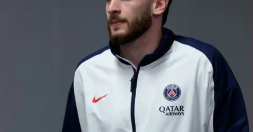 LONDON GET A BOMBSHELL: Arsenal told chances of Khvicha Kvaratskhelia transfer as PSG star's dad makes statement